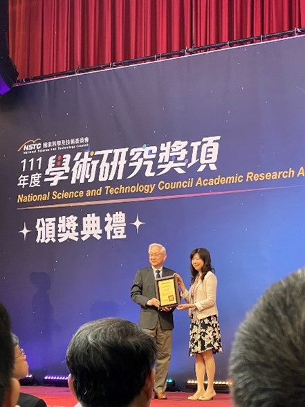 Prof. Yu-Ju Chen was awarded the 2023 Academic Research Award of the National Science and Technology Council.