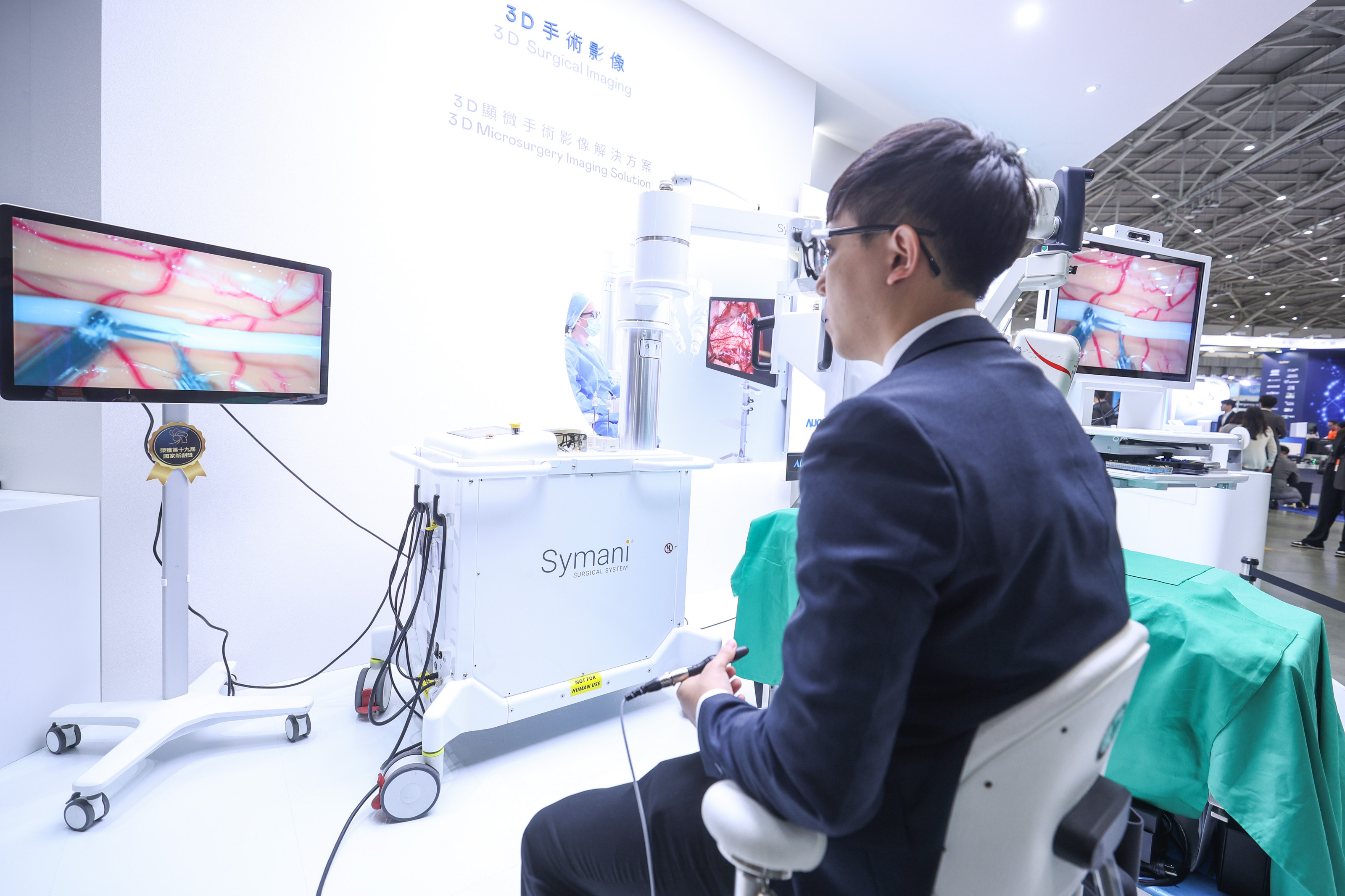 達擎推出「3D顯微手術影像解決方案」，將3D影像技術從腹腔內視鏡手術延伸至神經、血管、淋巴等高難度顯微手術，提供超清晰立體視野，協助醫療團隊在複雜手術中完成精準細膩操作。