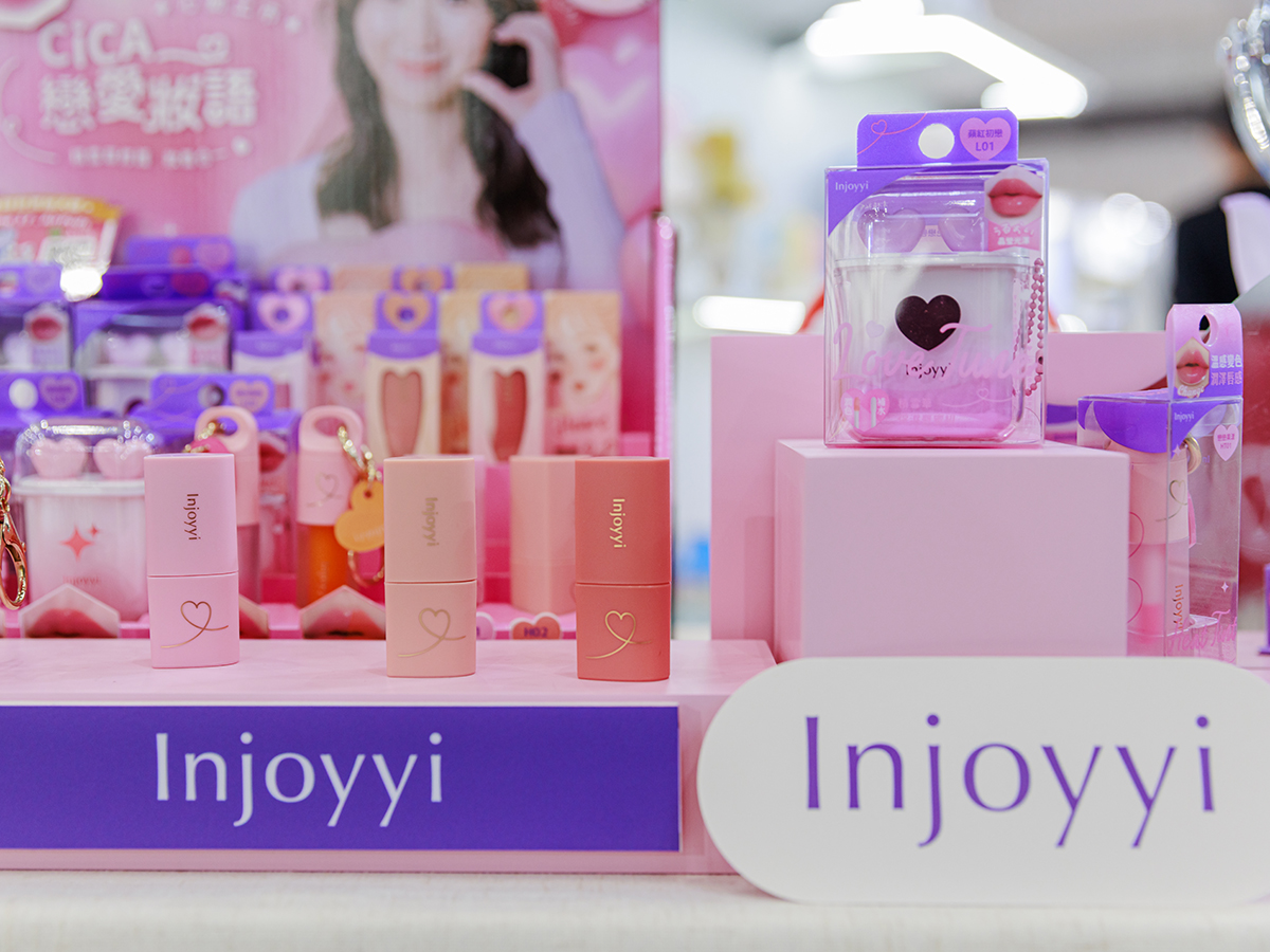 圖一／以全新品牌Injoyyi為主軸，推出CICA積雪草修護彩妝，輕鬆打造實用又療癒的日常妝容