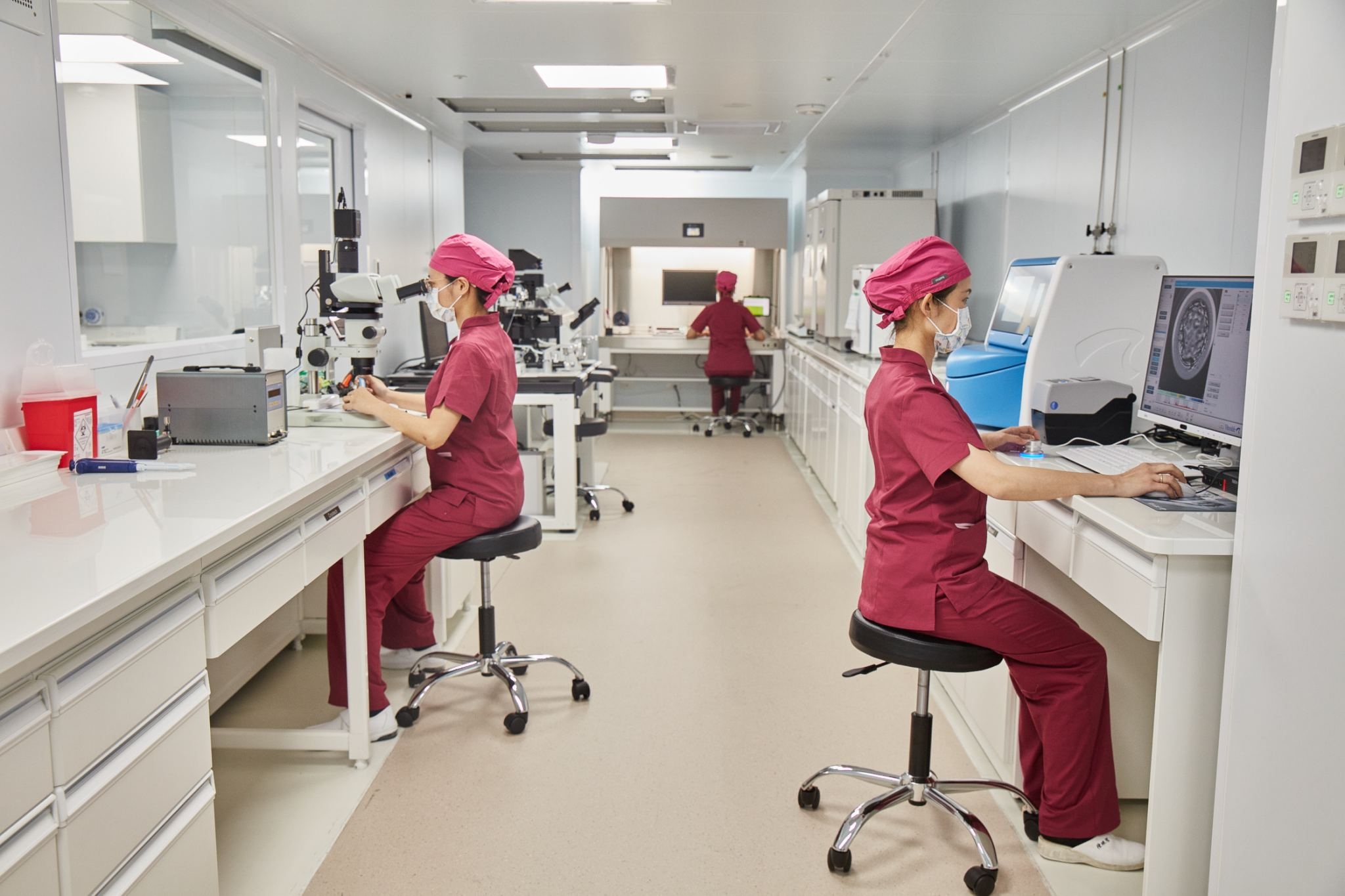 宜蘊醫療擁有專屬胚胎師與國際級胚胎實驗室